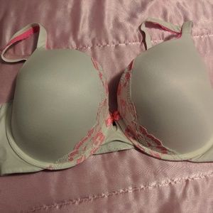 Body by Victoria Secret Bra 38 DD